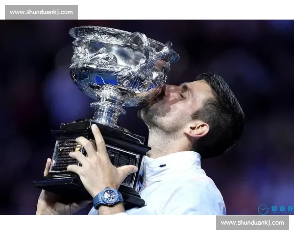 德约科维奇的坚韧与荣耀之路：网坛王者的传奇征程再创巅峰史诗篇章 - 副本 (2)